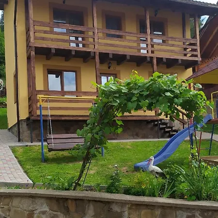 Три Богатирі Apartman *