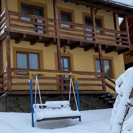 Три Богатирі Apartman *